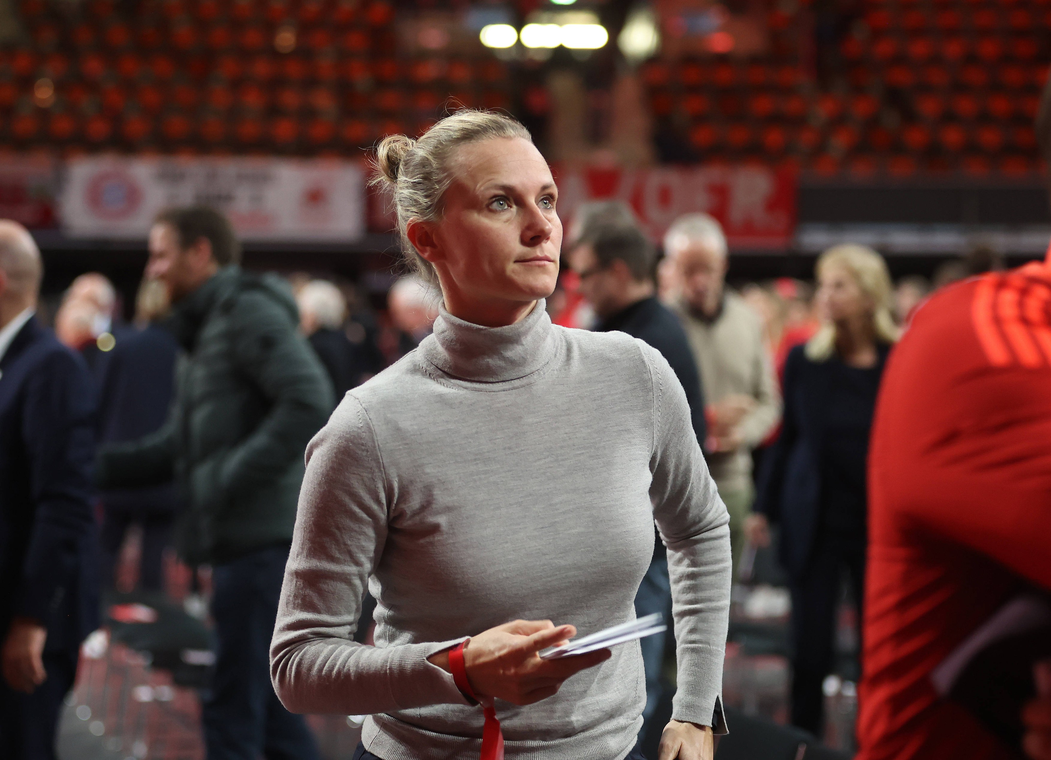 Imagine Stire ”Cea mai puternică femeie din Bundesliga” a plecat de la Bayern după 17 ani. Cu cine a semnat | 2review.ro