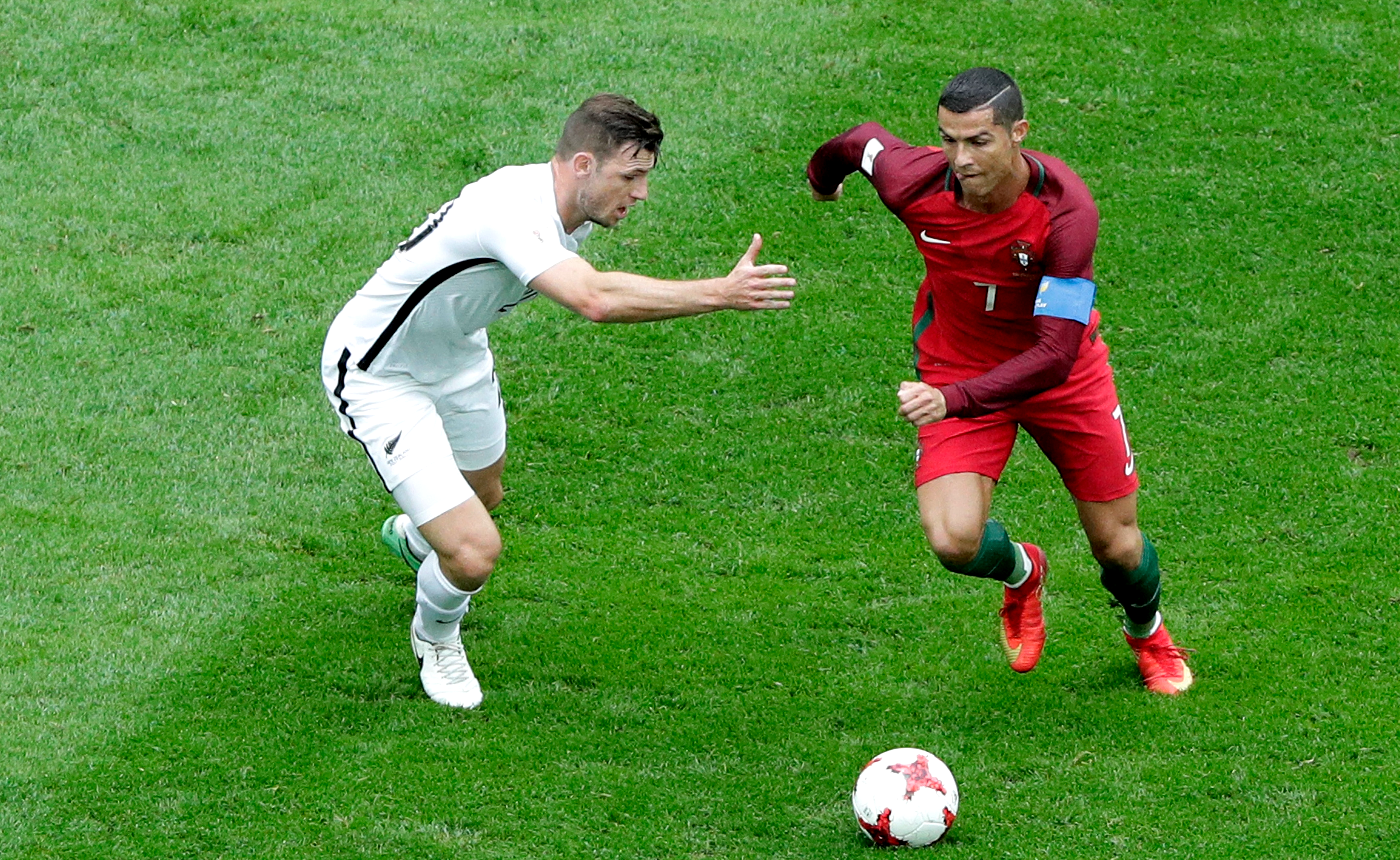 Imagine Stire Nu s-a mai văzut niciodată! Joacă în liga a cincea și a fost convocat la Cupa Mondială | 2review.ro