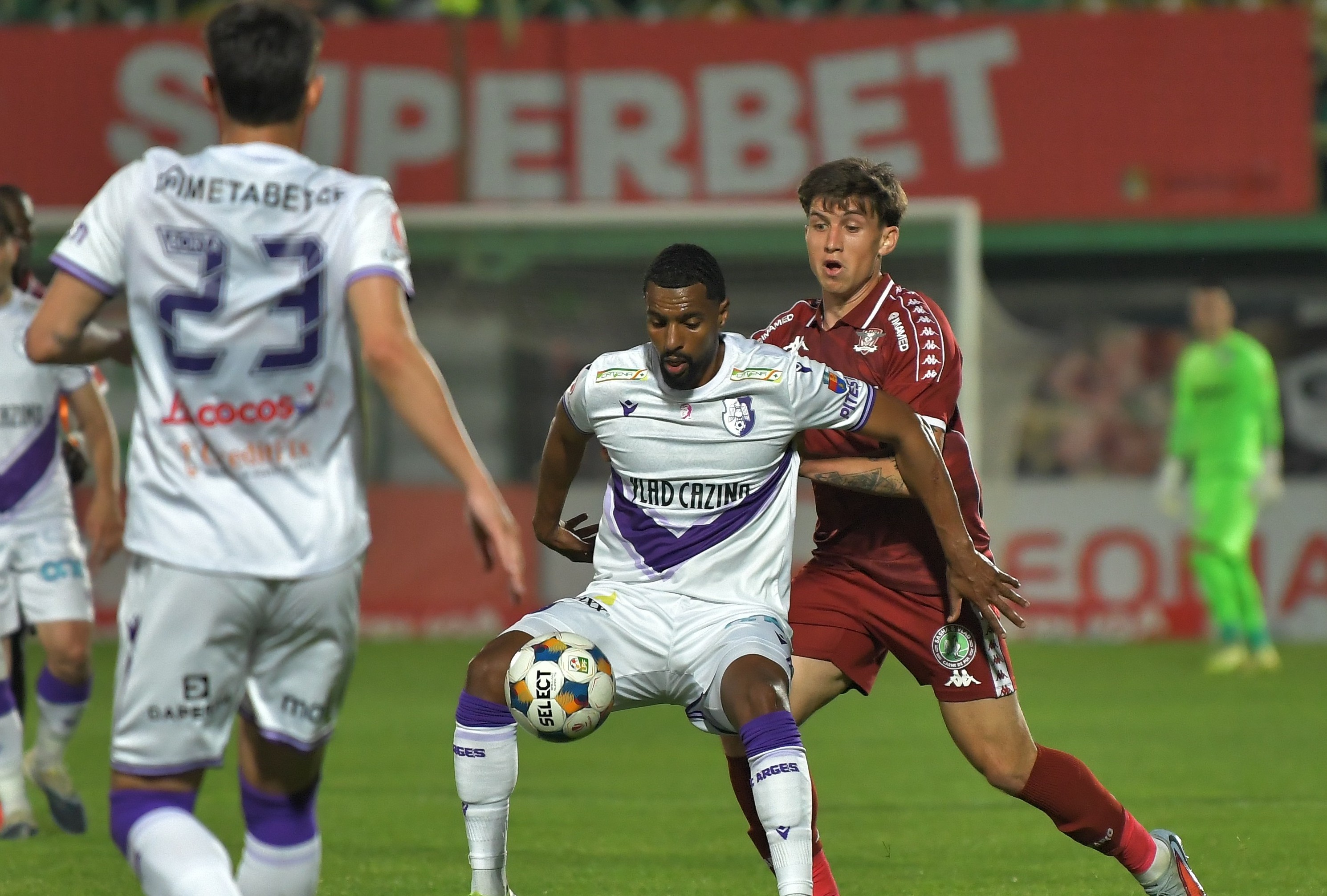 Imagine Stire Fotbalistul pentru care ”s-a votat” să fie schimbat: ”dublă” în poarta Rapidului! FC Argeș, gol anulat de VAR | 2review.ro