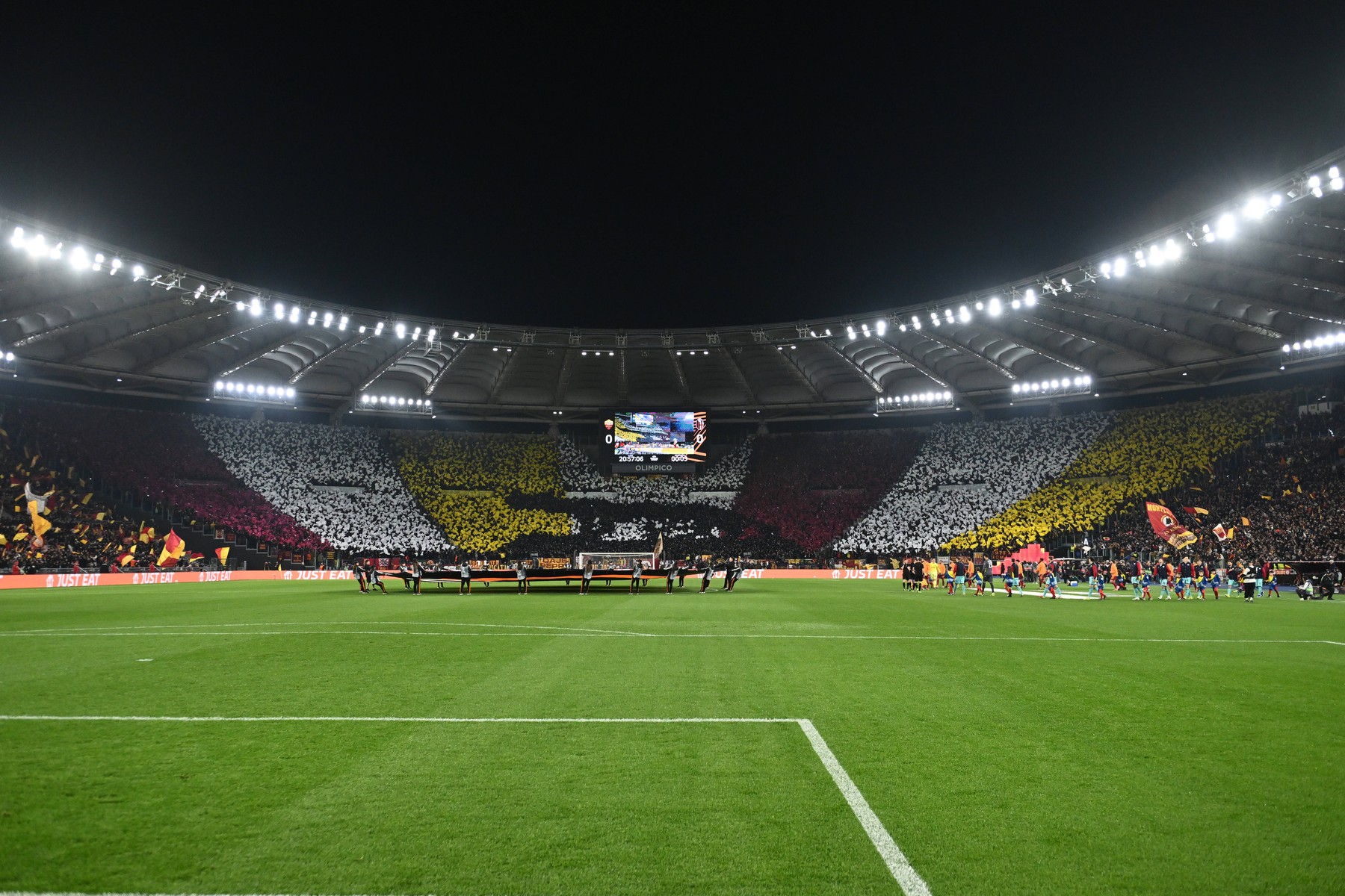 Imagine Stire Tensiune fără precedent, înainte de Roma - Lazio! Derby-ul se poate juca fără cele două galerii | 2review.ro