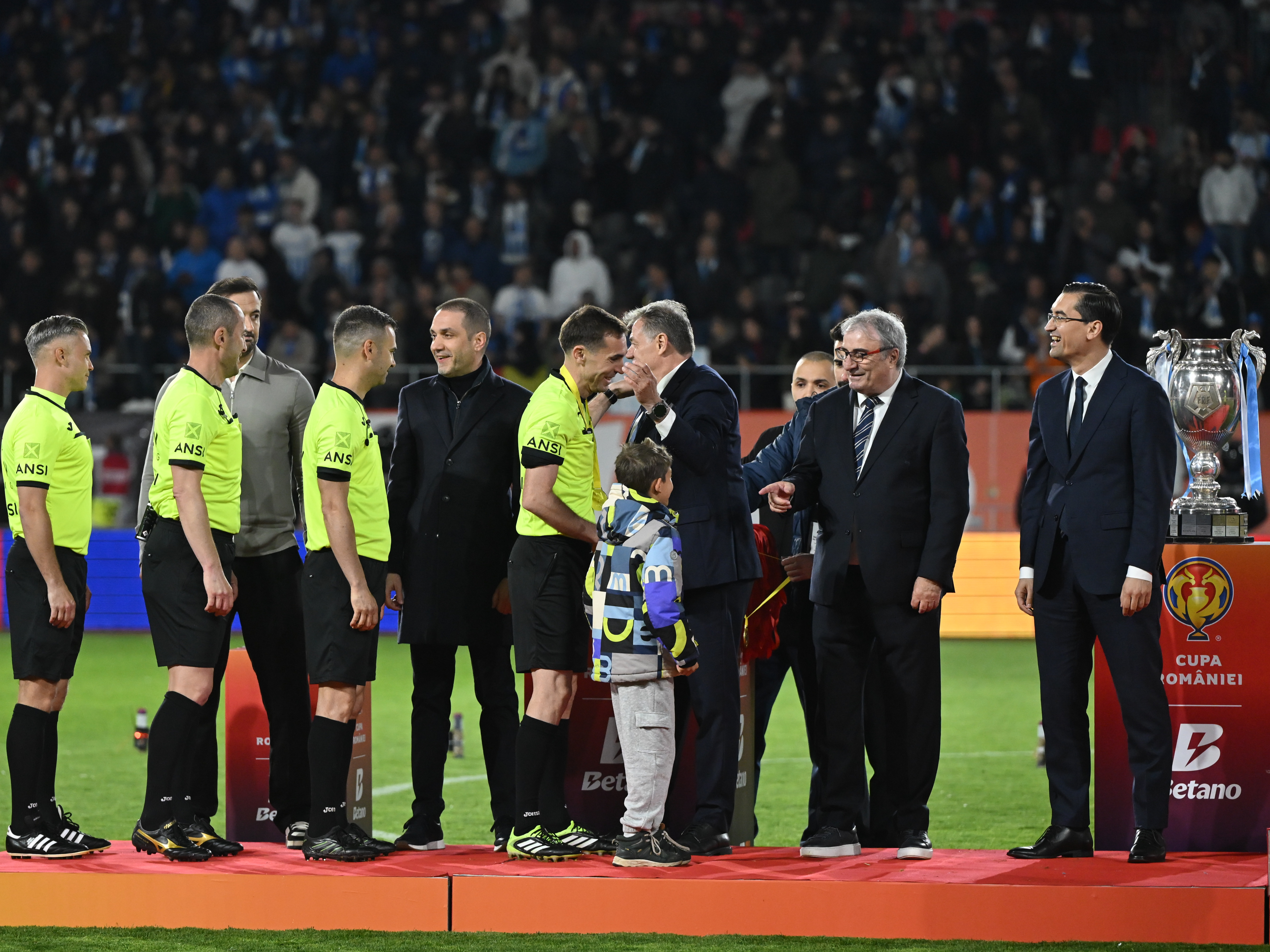 Imagine Stire Vassaras, decizie de neînțeles! A arbitrat fără greșeală finala Cupei, dar a fost trimis la Liga a 2-a | 2review.ro