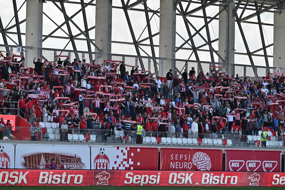 Imagine Stire Dramatic: Sepsi a promovat în SuperLiga, la egalitate de puncte cu FC Voluntari. Criteriile de departajare și cine merge la baraj | 2review.ro