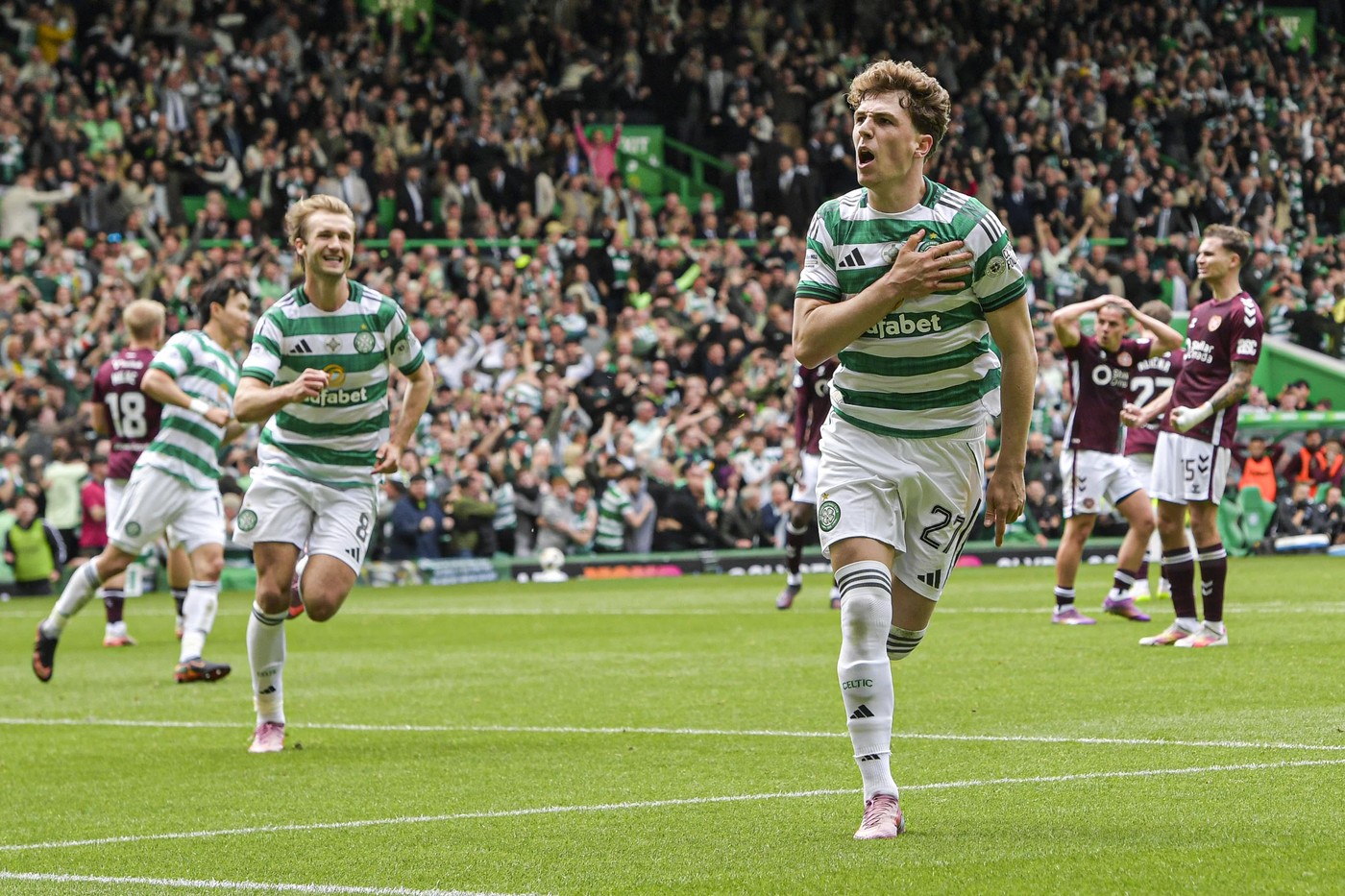 Imagine Stire Celtic - Hearts 3-1. Ce nebunie: formația de pe Glasgow Park a fost condusă cu 0-1, dar a câștigat titlul în Scoția | 2review.ro