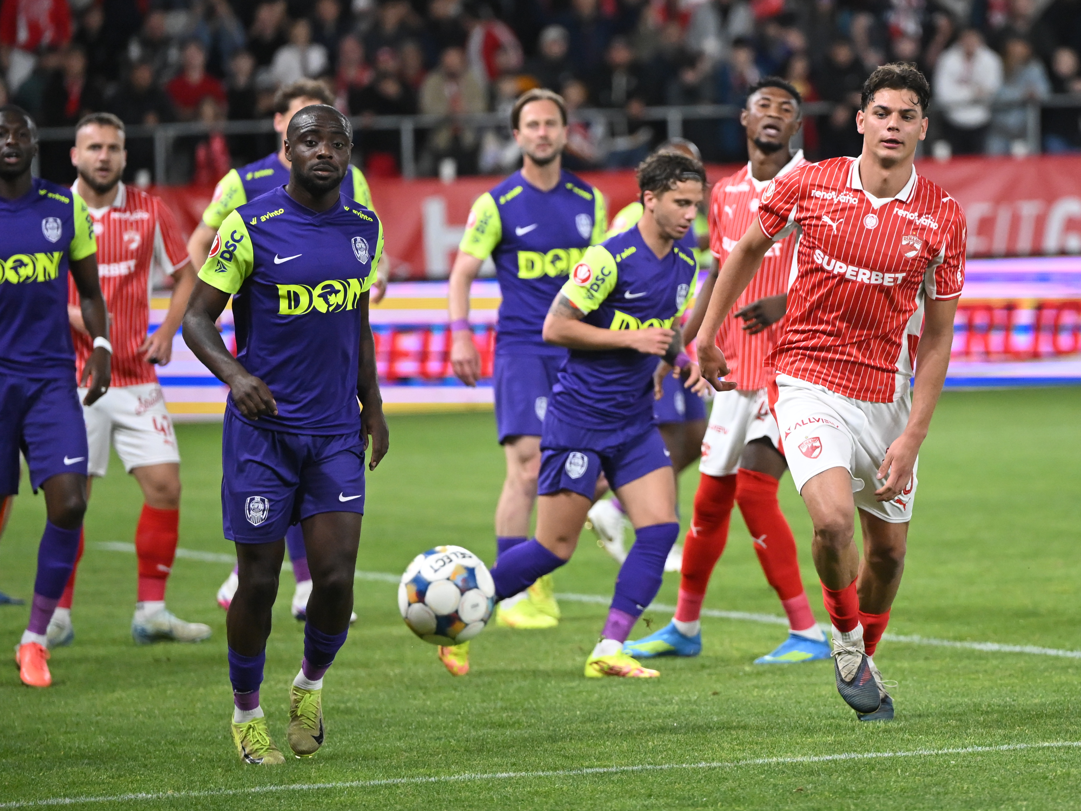 Imagine Stire Dinamo - CFR Cluj 0-0, ACUM, la Digi Sport 1. Danny Armstrong a lovit bara! Pușcaș, înlocuit | 2review.ro