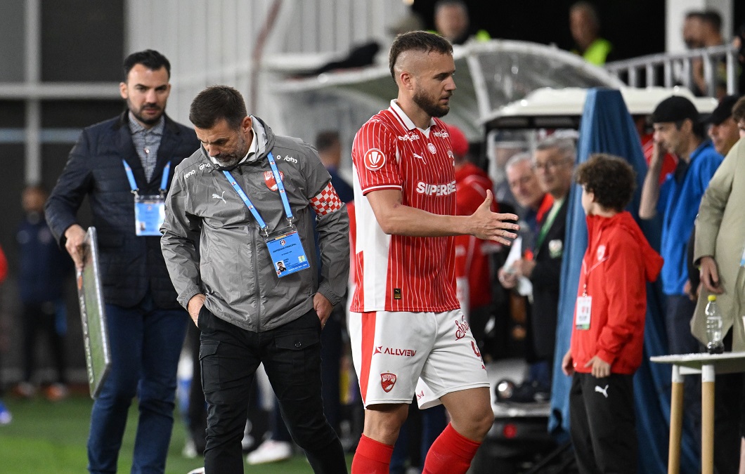 Imagine Stire Ce se întâmplă cu George Pușcaș, după ce a ieșit prematur de pe teren în Dinamo - CFR Cluj | 2review.ro