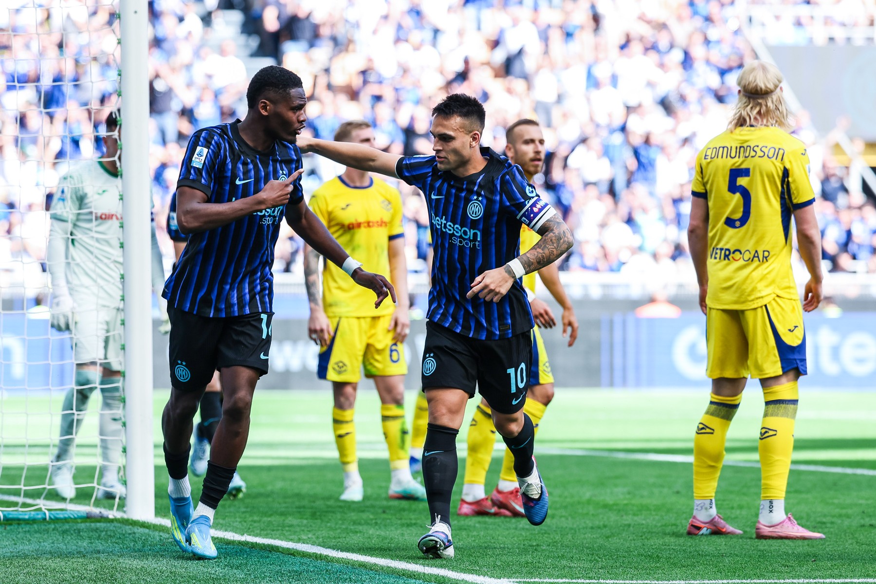 Imagine Stire Etapa a 37-a din Italia: Inter - Verona 1-1 / Roma - Lazio 2-0 / Juventus - Fiorentina 0-2 / Genoa - Milan 1-2 | 2review.ro