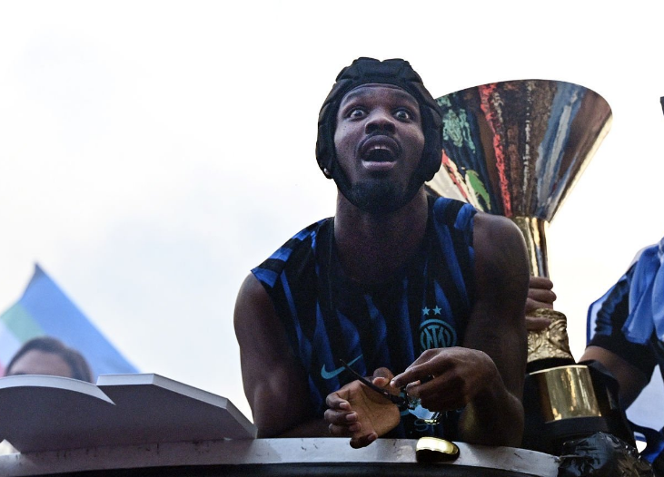 Imagine Stire Probleme la echipa lui Cristi Chivu! Un jucător de la Inter e anchetat pentru cum a sărbătorit titlul | 2review.ro