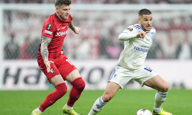 ISTANBUL, TURKEY - MAY 20: Lukas Kübler of SC Freiburg battles for the ball with Emiliano Buendía of Aston Villa during the UEFA Europa League Final 2026 match between SC Freiburg and Aston Villa FC at Besiktas Park on May 20, 2026 in Istanbul, Turkey. (P