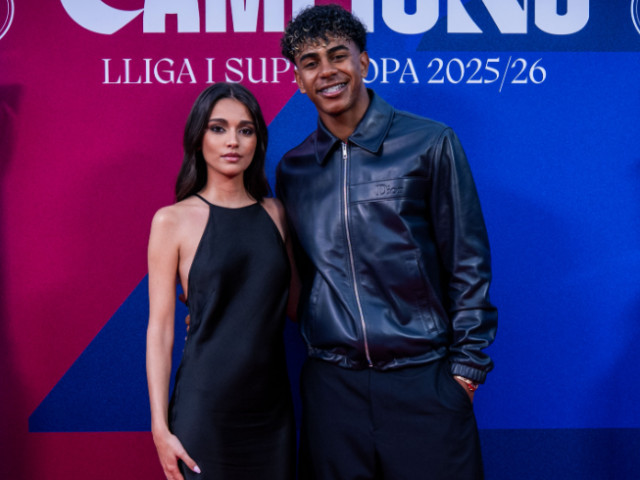 Poza pentru articolul Lamine Yamal nu se mai ascunde! Și-a dus noua iubită la petrecerea de titlu a Barcelonei