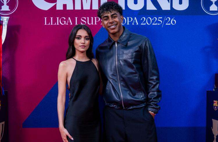 Lamine Yamal nu se mai ascunde! Și-a dus noua iubită la petrecerea de titlu a Barcelonei