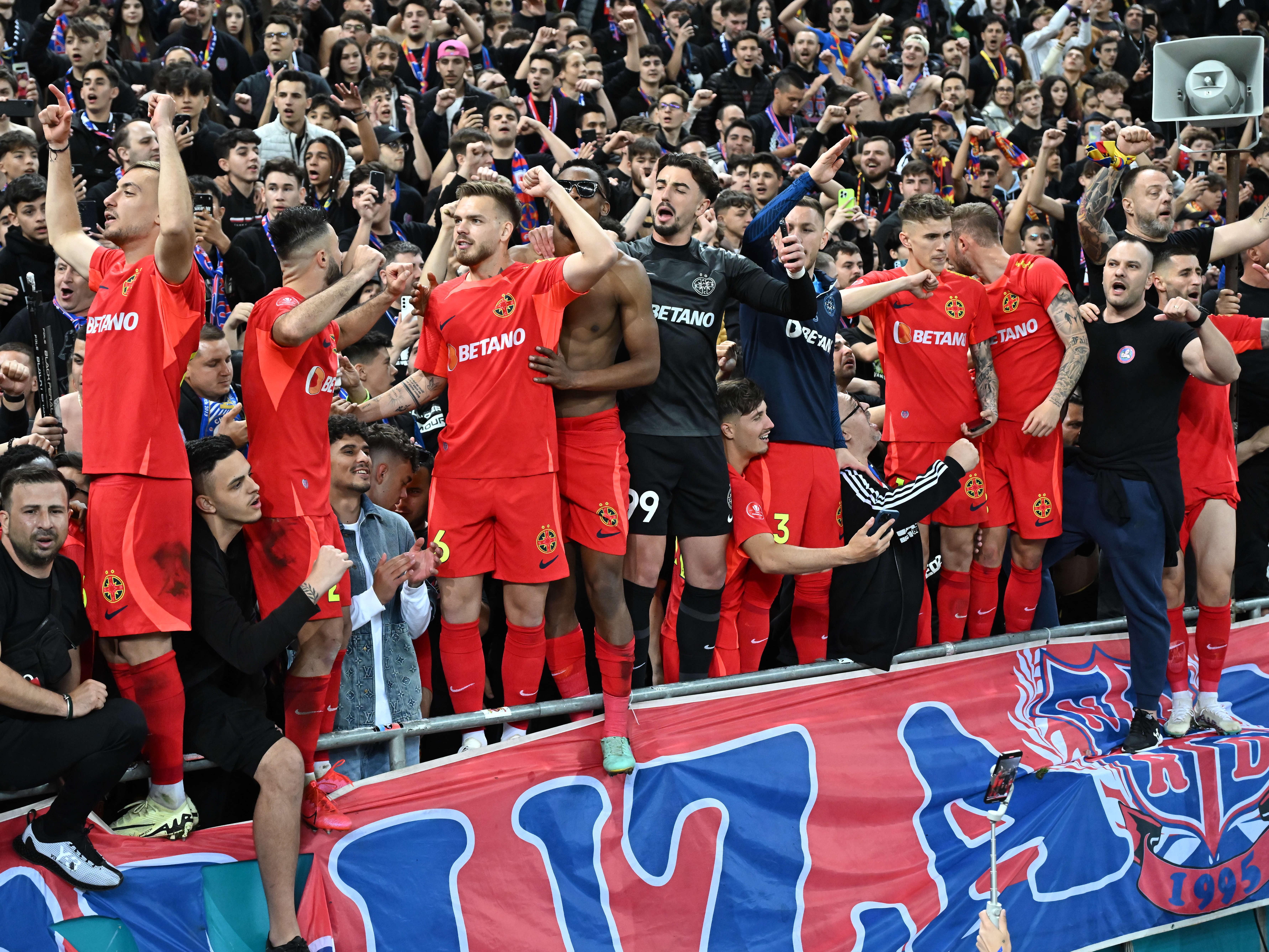 Meci de totul sau nimic pentru fostul fotbalist de la FCSB! Pleacă de la echipă, dacă retrogradează