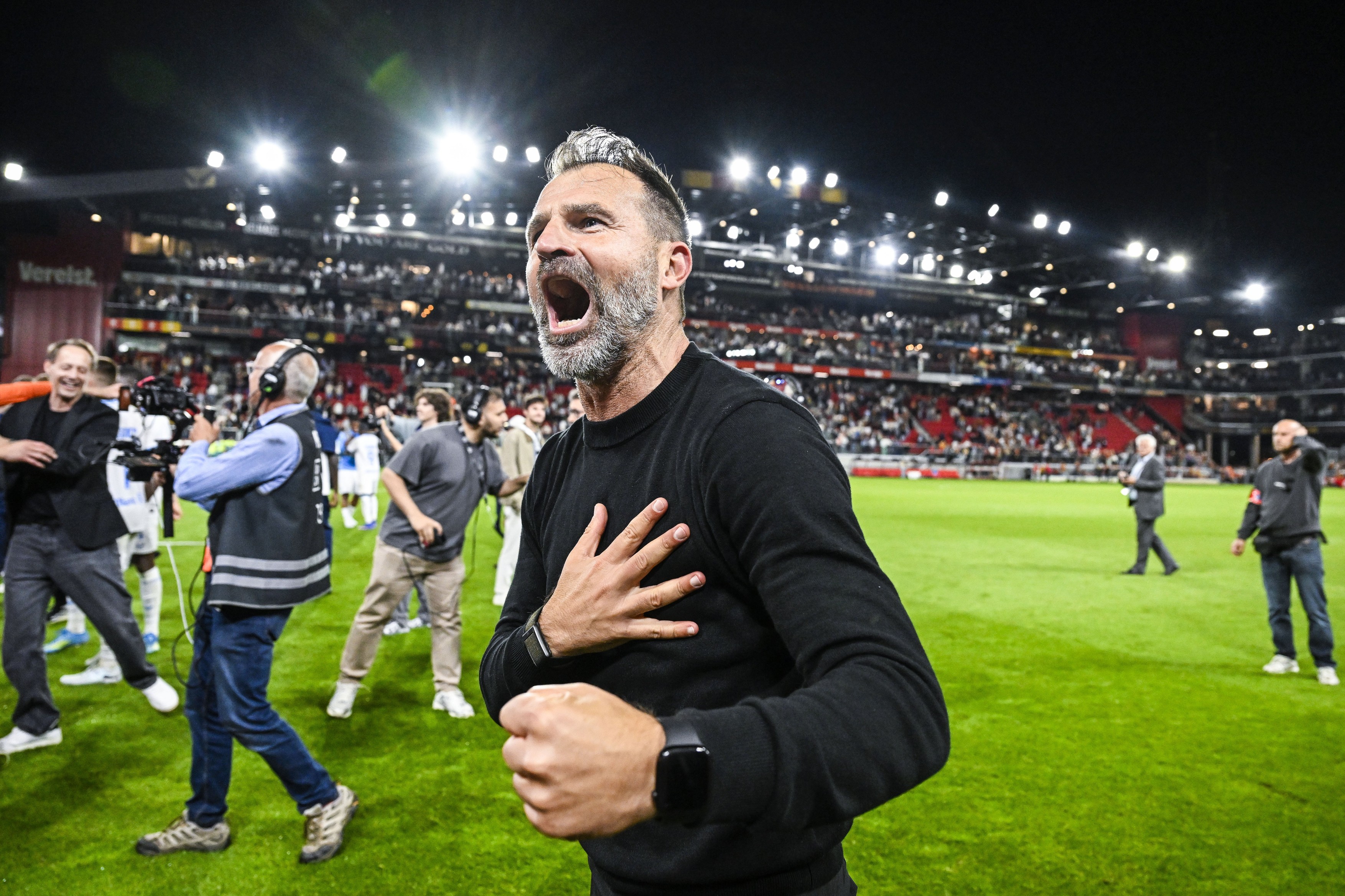 Imagine Stire Gata! Și-au ”spulberat” contracandidata cu 5-0 în penultima etapă, au luat titlul și vor juca în Champions League | 2review.ro