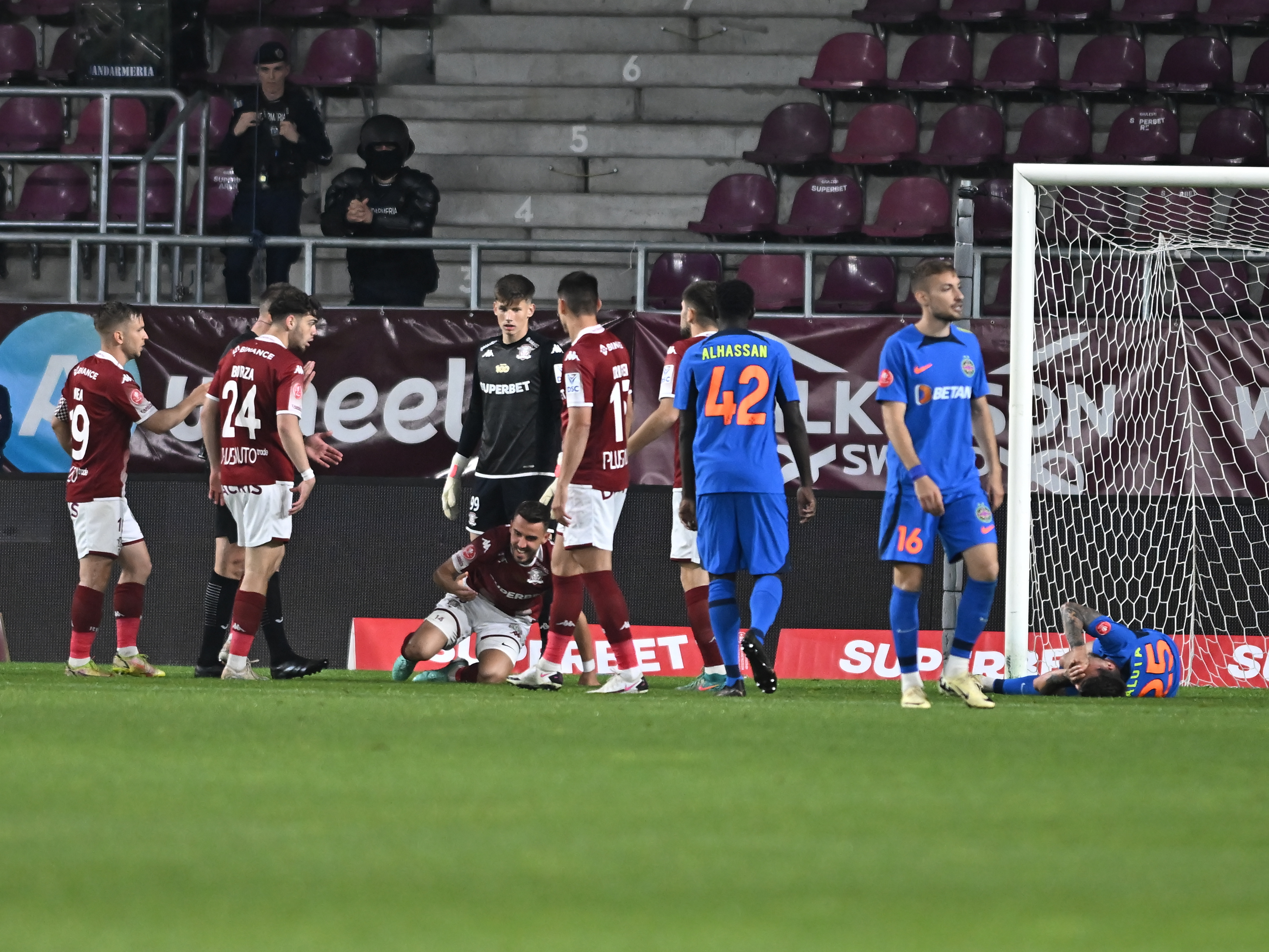 Imagine Stire Surpriză pe piața transferurilor! Vor să îi fure Rapidului perla de 19 ani | 2review.ro