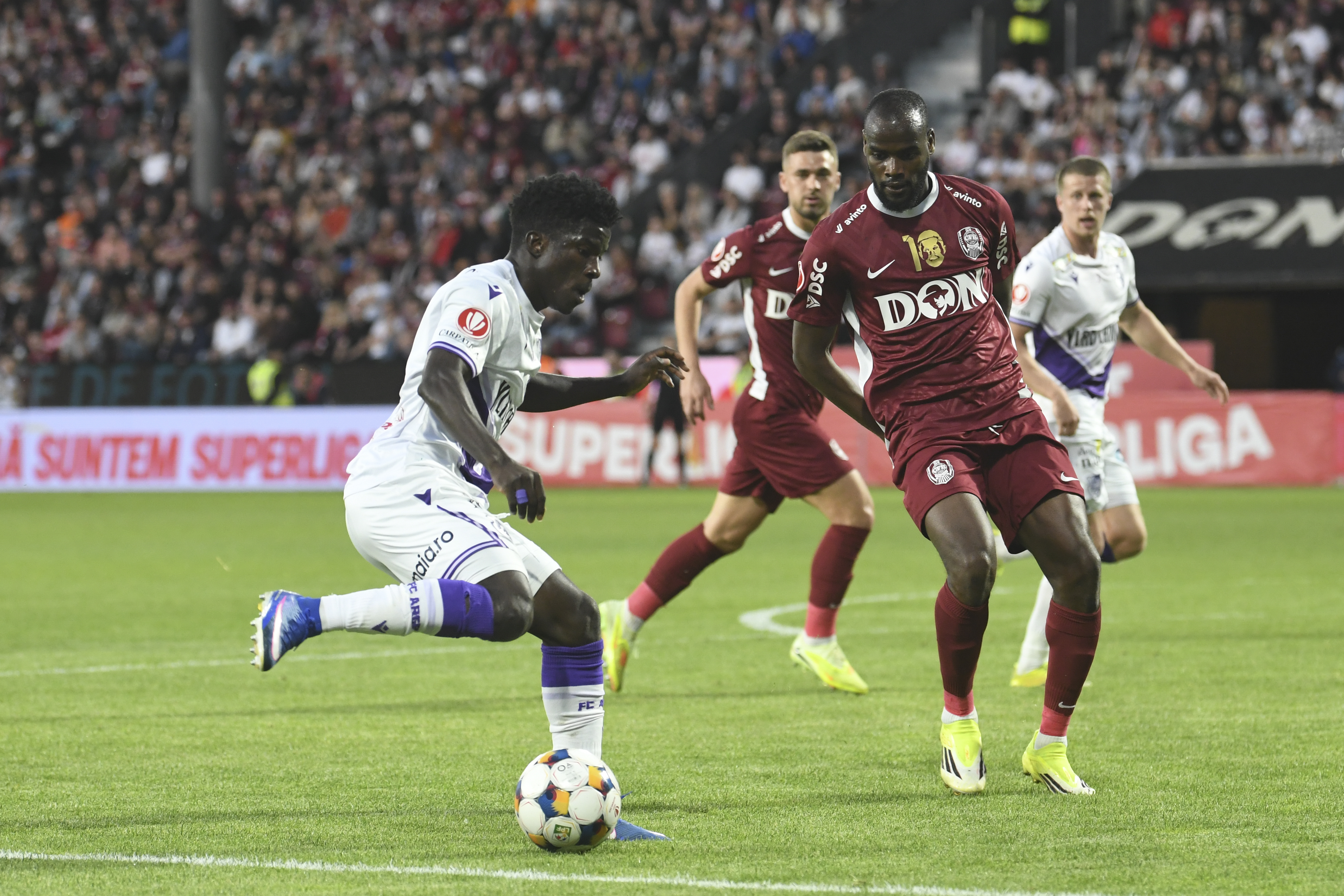 Imagine Stire CFR Cluj - FC Argeș 1-1, ACUM, pe Digi Sport 1. GOOOL! Fică a restabilit egalitatea! Piteștenii au rămas în inferioritate numerică | 2review.ro