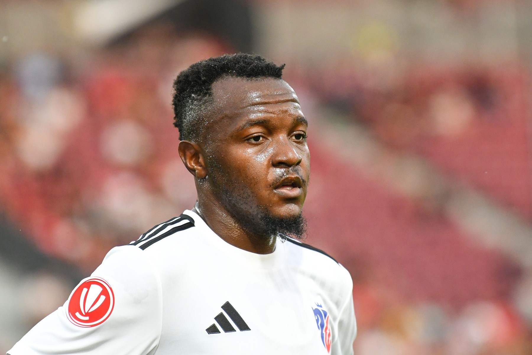 Imagine Stire Hervin Ongenda a semnat: ”Mult succes” | 2review.ro
