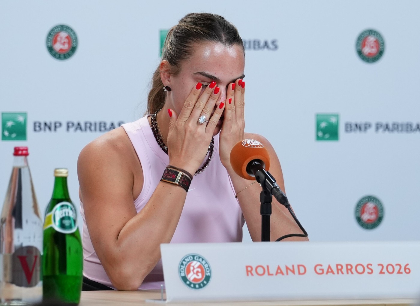Imagine Stire Aryna Sabalenka s-a ținut de cuvânt și i-a lăsat pe toți mască la Roland Garros: Ca lider mondial, trebuie să dau exemplu | 2review.ro