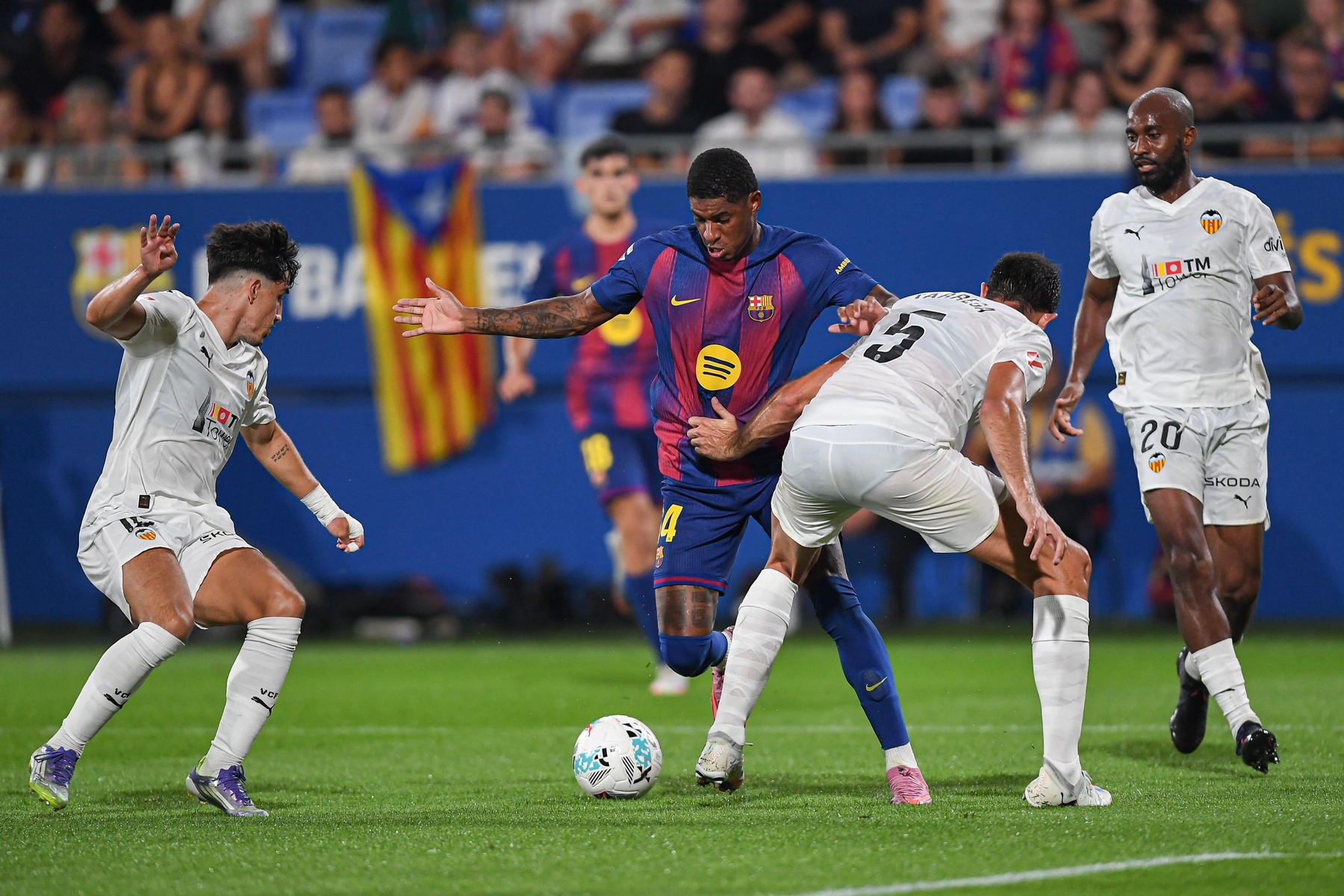 Imagine Stire Valencia - Barcelona, 22:00, DGS 4. Real Madrid - Bilbao, 22:00, digisport.ro. Alte 7 meciuri se joacă de la aceeași oră | 2review.ro