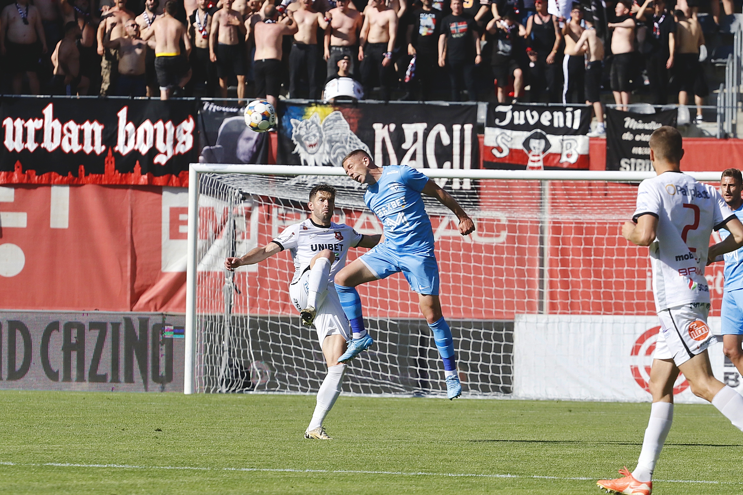 Imagine Stire Hermannstadt - Voluntari 3-2, ACUM, pe Digi Sport 1. GOOOL! Crișan a redus și el din diferență! Ilfovenii au revenit în meci | 2review.ro
