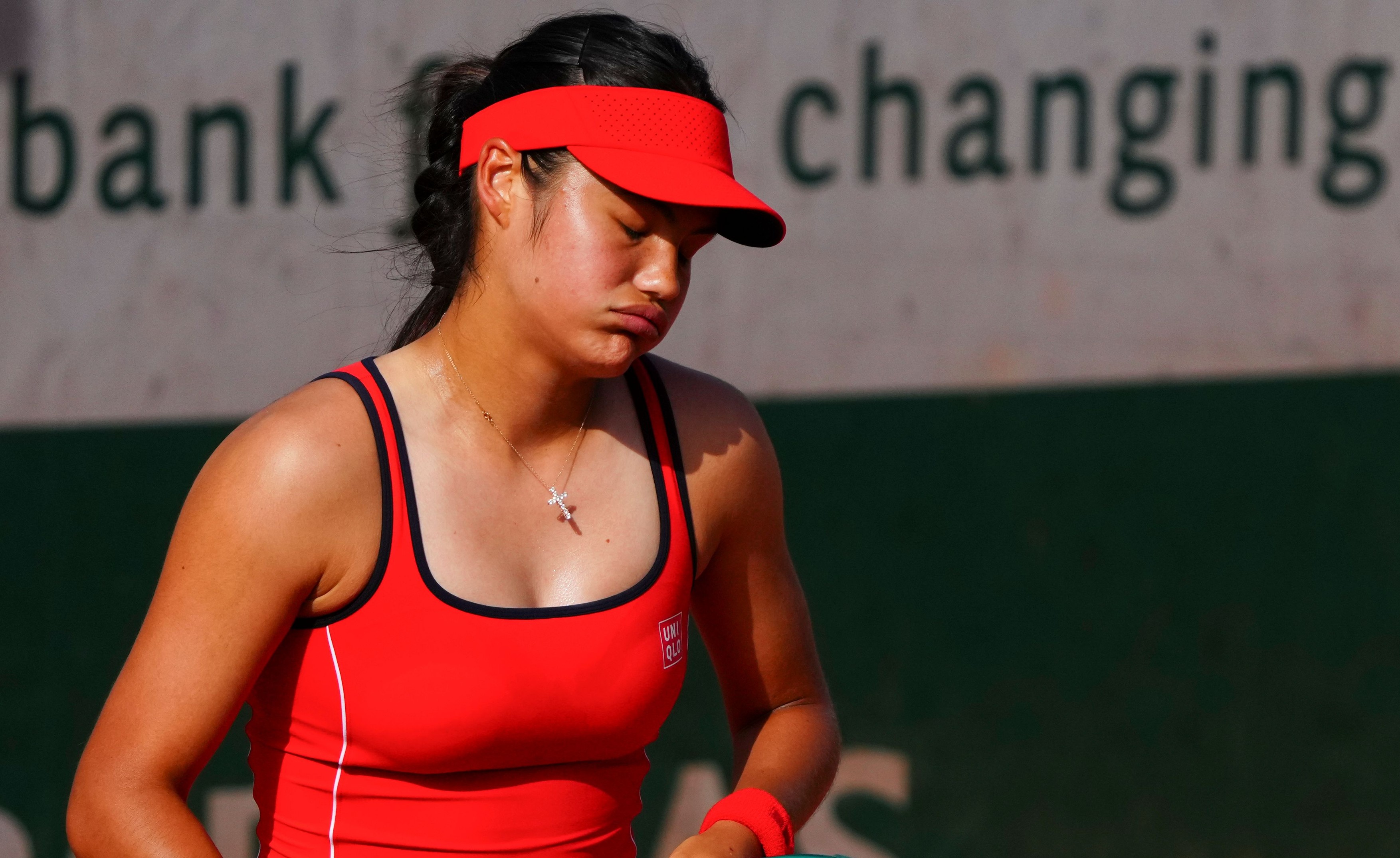 Imagine Stire Ce surpriză! Emma Răducanu e OUT de la Roland Garros din turul 1! Borna negativă atinsă de britanică | 2review.ro