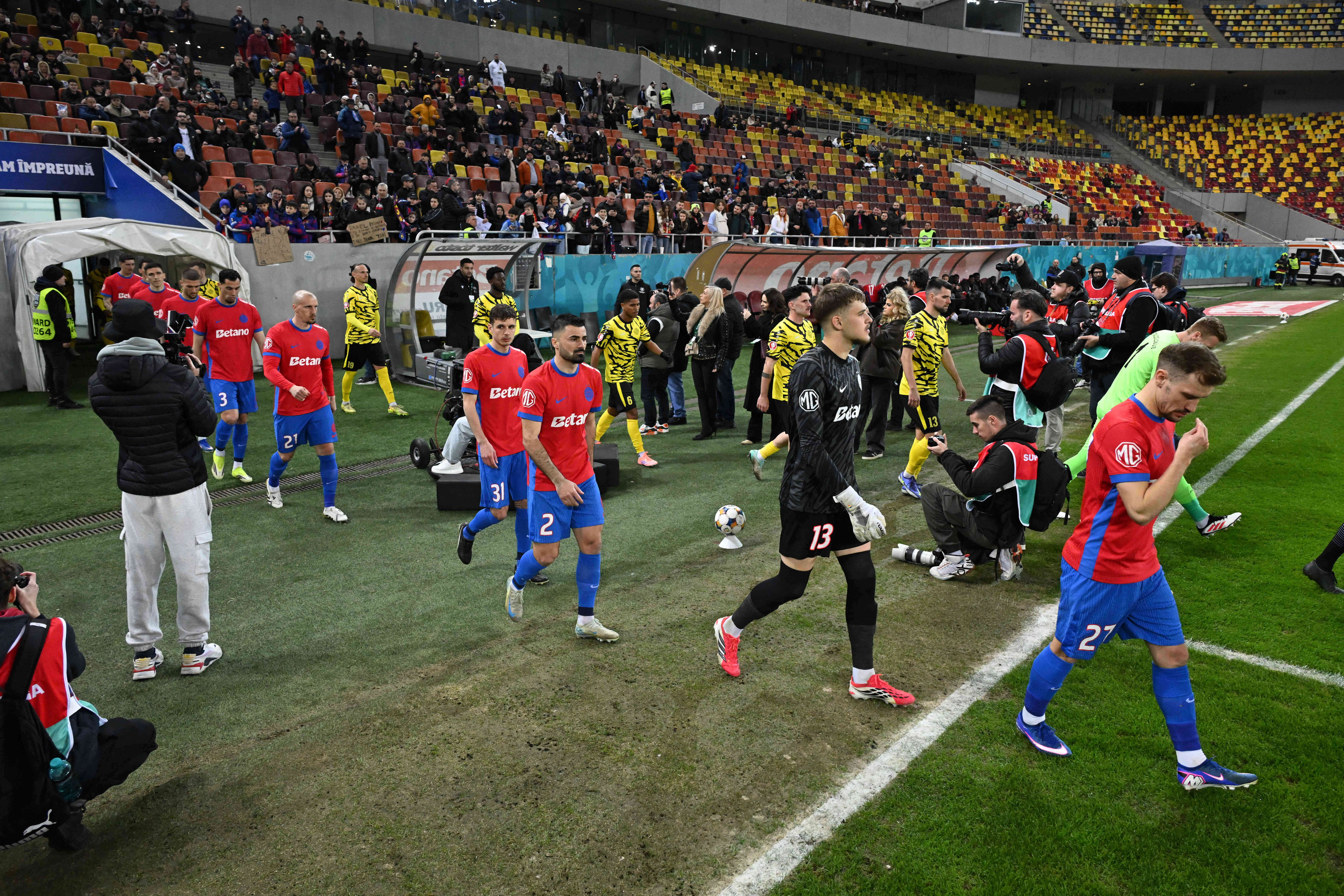 Imagine Stire A gafat și a ieșit din primul 11 al FCSB-ului! Decizia clubului | 2review.ro