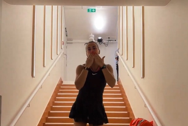 Imagine Stire Sabalenka nu a stat deloc pe gânduri, după ce Djokovic i-a spus ”nu poți să faci asta mai bine decât mine” | 2review.ro