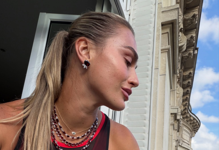 Imagine Stire 130.000 €! Criticată pentru cum a apărut la Roland Garros, Aryna Sabalenka a decis să dea replica | 2review.ro