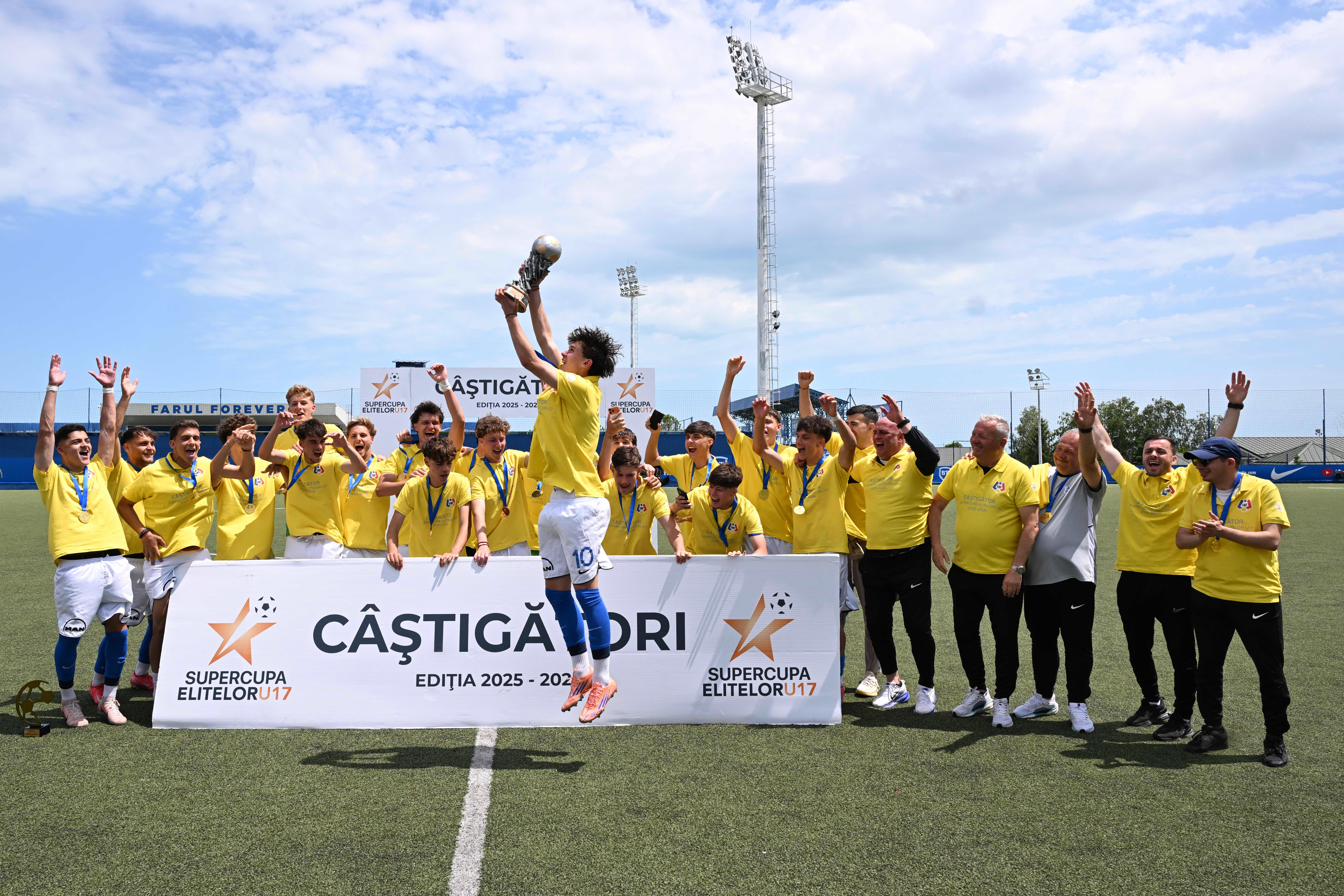 Imagine Stire Farul a câștigat dramatic Supercupa Elitelor U17! Victorie în fața Rapidului | 2review.ro