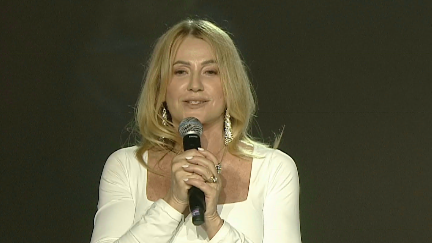 Imagine Stire Nadia Comăneci, la gala pentru împlinirea a 50 de ani de la prima notă de 10 la Jocurile Olimpice: ”Nu-mi vine să cred” | 2review.ro