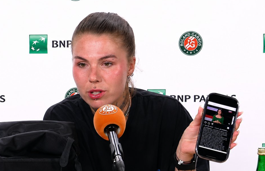 Imagine Stire Ucraineanca Oliynykova a scos telefonul la Roland Garros și a arătat ce a făcut adversara sa din Rusia: ”O nebunie!” | 2review.ro