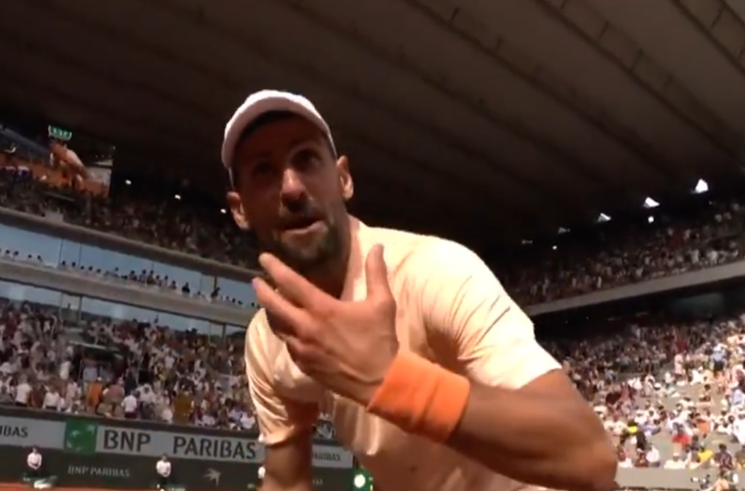 Imagine Stire Novak Djokovic, criză de nervi la Roland Garros: ”Pentru numele lui Dumnezeu!” Organizatorii au decis: OUT pe loc! | 2review.ro