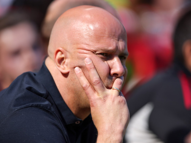Liverpool l-a dat afară pe Arne Slot