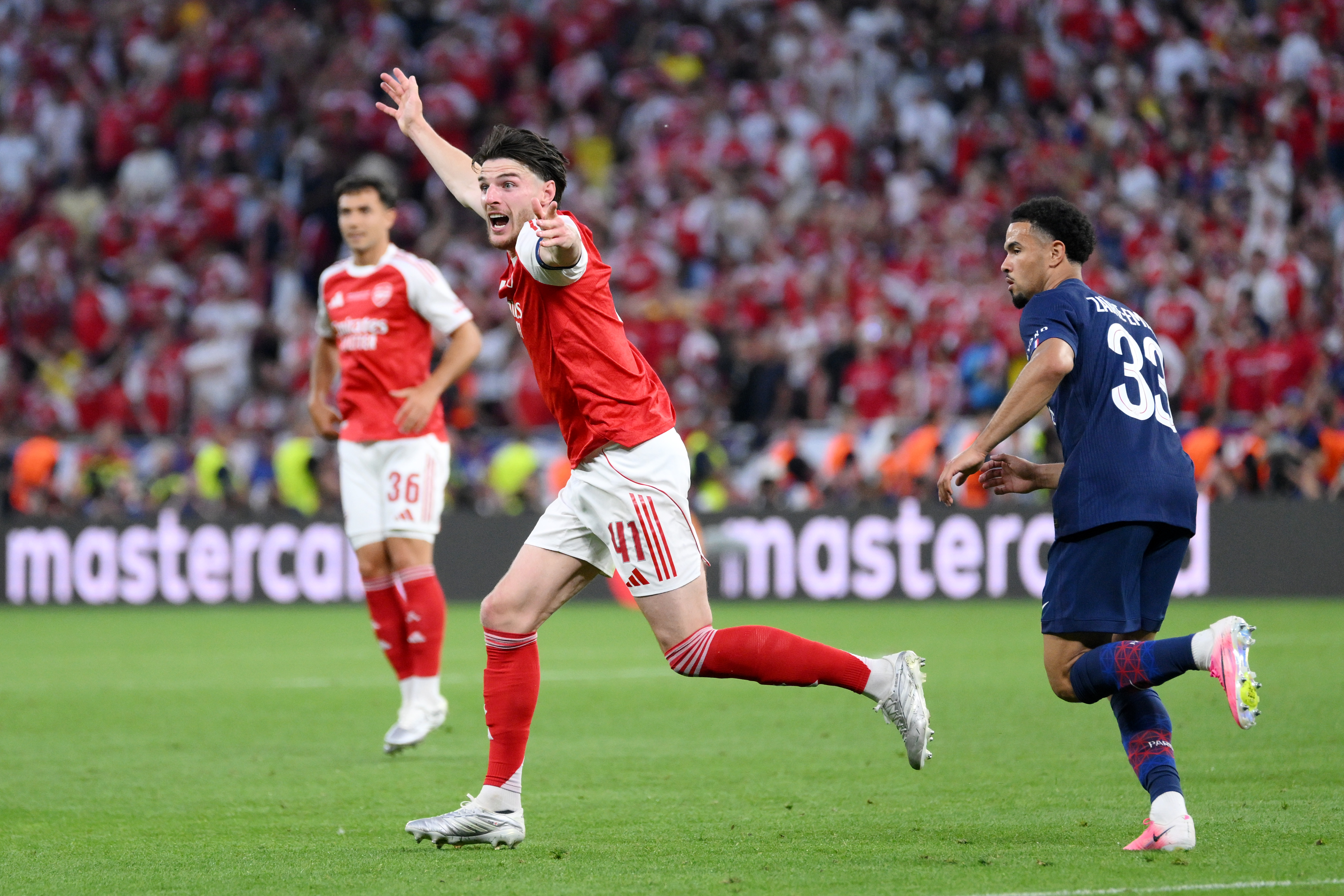 Imagine Stire PSG - Arsenal 1-1, ACUM, Digi Sport 1 și Digi 4K. Finala a intrat în prelungiri! ”Tunarii” au cerut penalty | 2review.ro