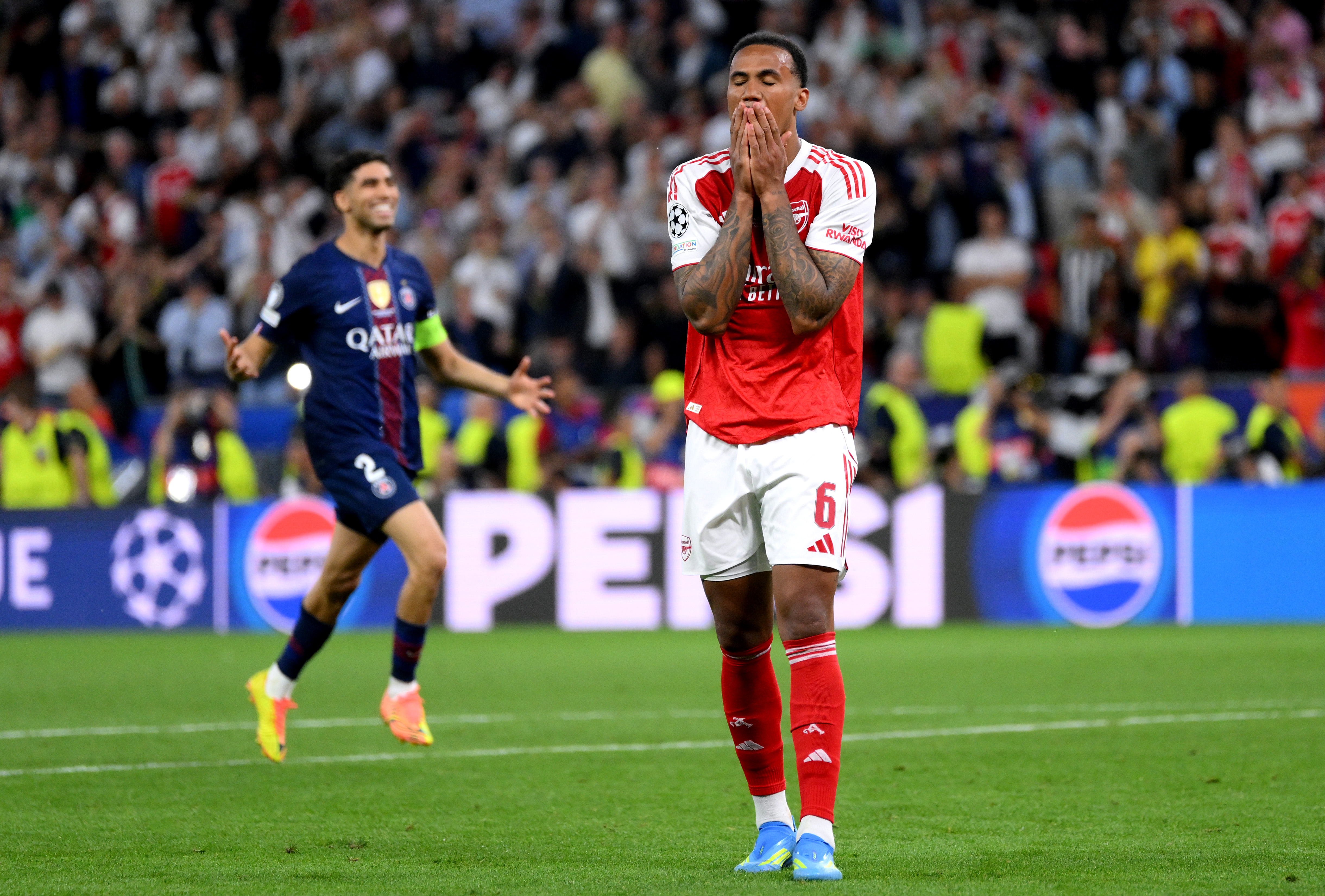 Imagine Stire Prima reacție a lui Gabriel Magalhaes, după ce a ratat penalty-ul decisiv în finala Champions League cu PSG | 2review.ro