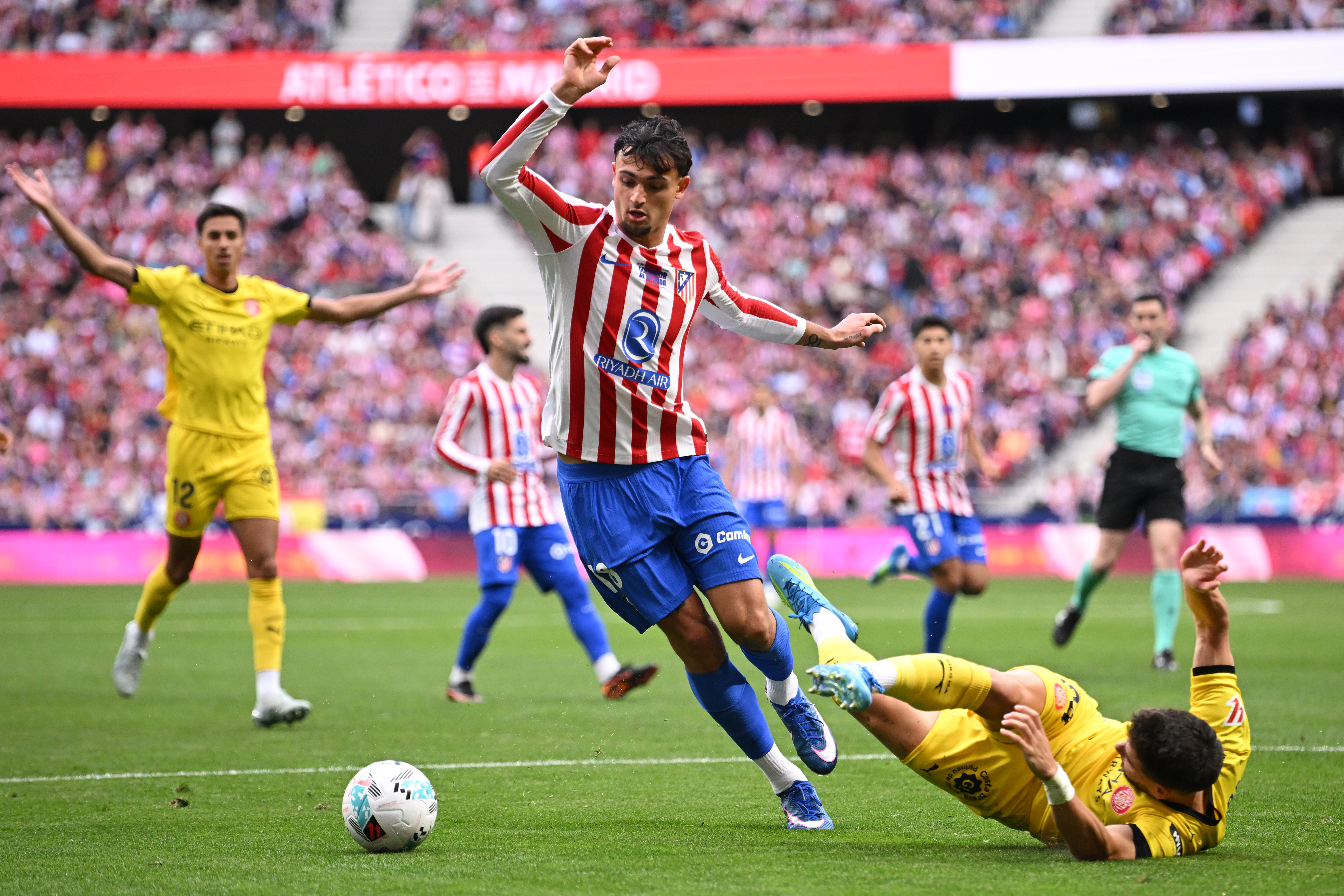 Imagine Stire PSG, Barcelona și Liverpool se luptă pentru fundașul lui Atletico. Clauza este de 500.000.000 de euro | 2review.ro