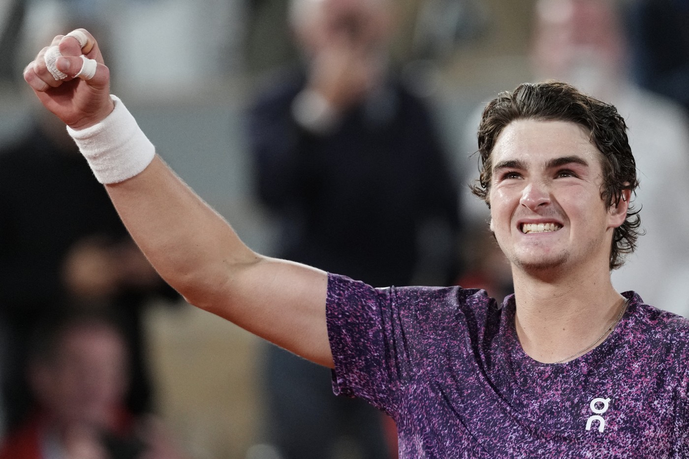 Imagine Stire După Novak Djokovic, puștiul-minune a mai făcut o ”victimă” la Roland Garros: meci de aproape patru ore! | 2review.ro