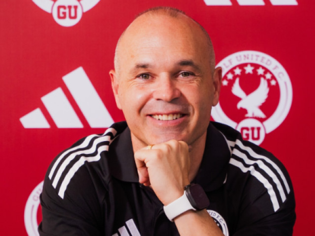 Andres Iniesta a semnat și revine în fotbal