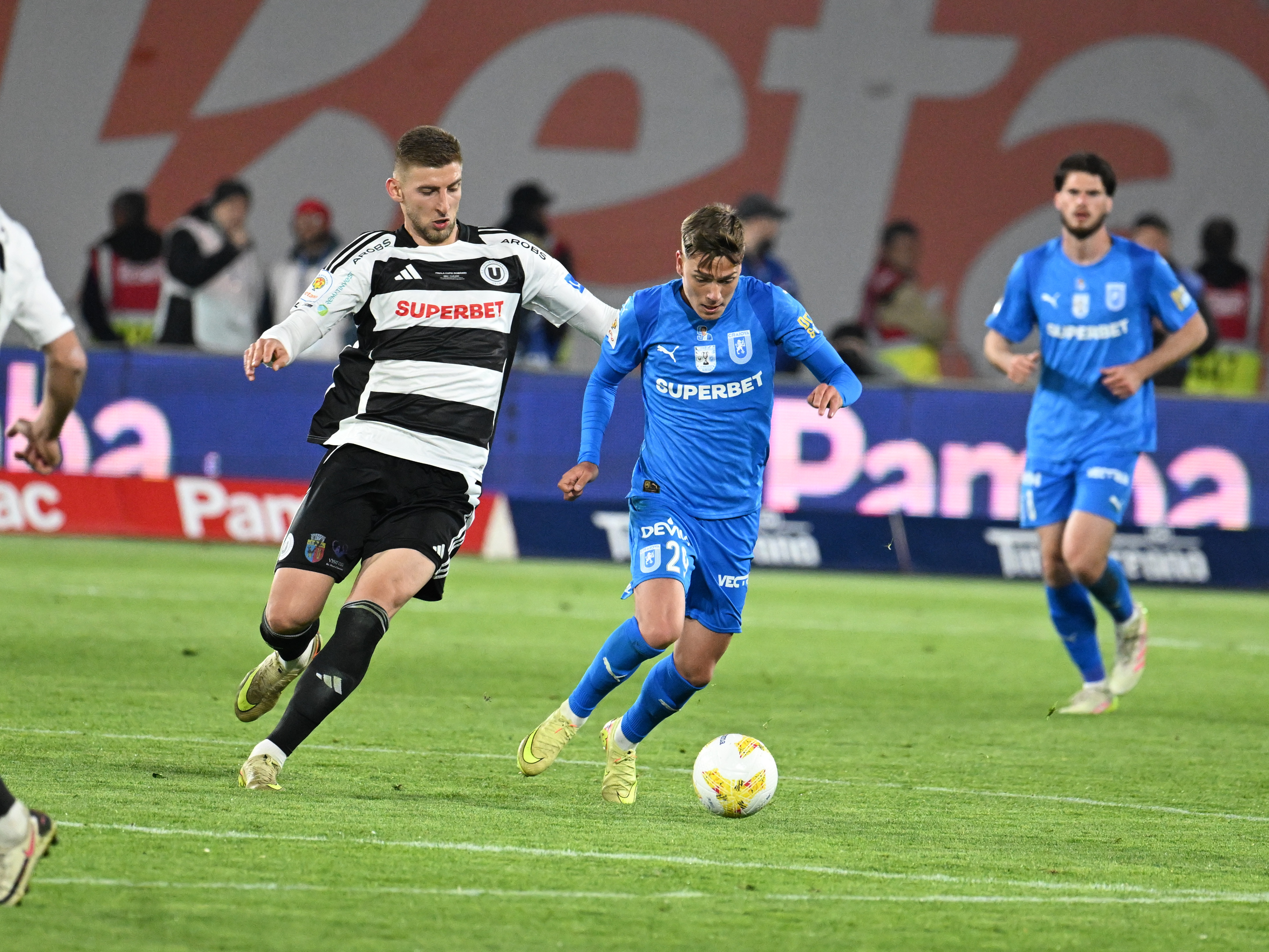 Imagine Stire Ancheta DIGI BEST! Cine a fost desemnată echipa cu cel mai frumos fotbal și cine e cel mai bun transfer din acest sezon | 2review.ro