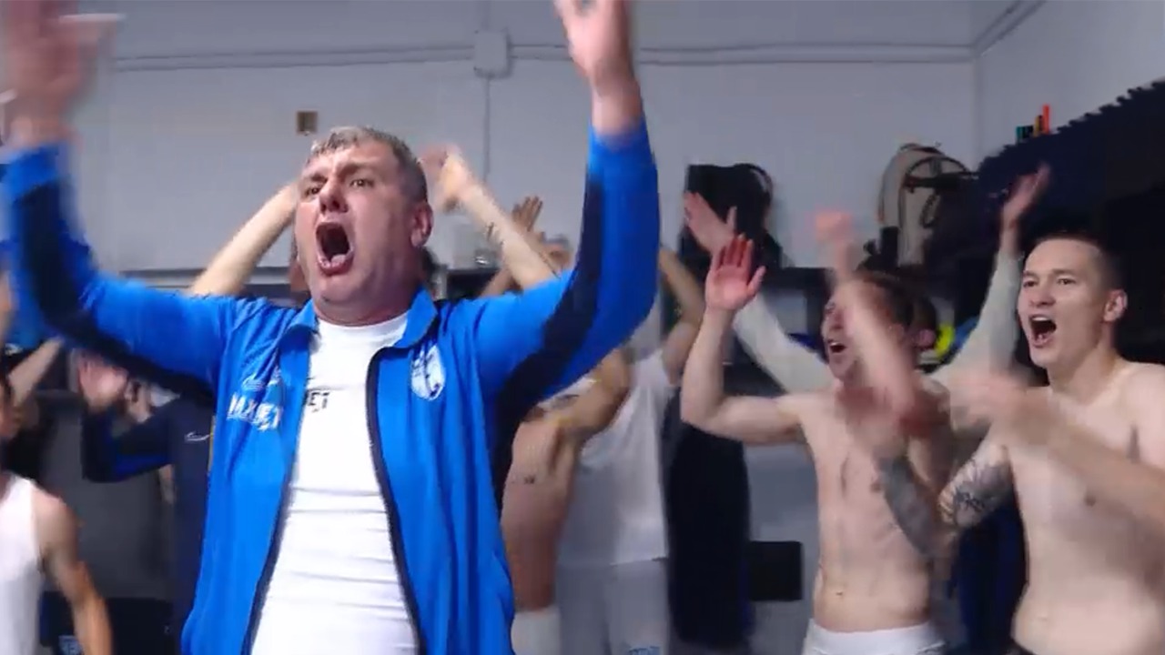 Imagine Stire Show în vestiarul ilfovenilor, după promovare! ”Viața mea o împart alături de Voluntari” | 2review.ro