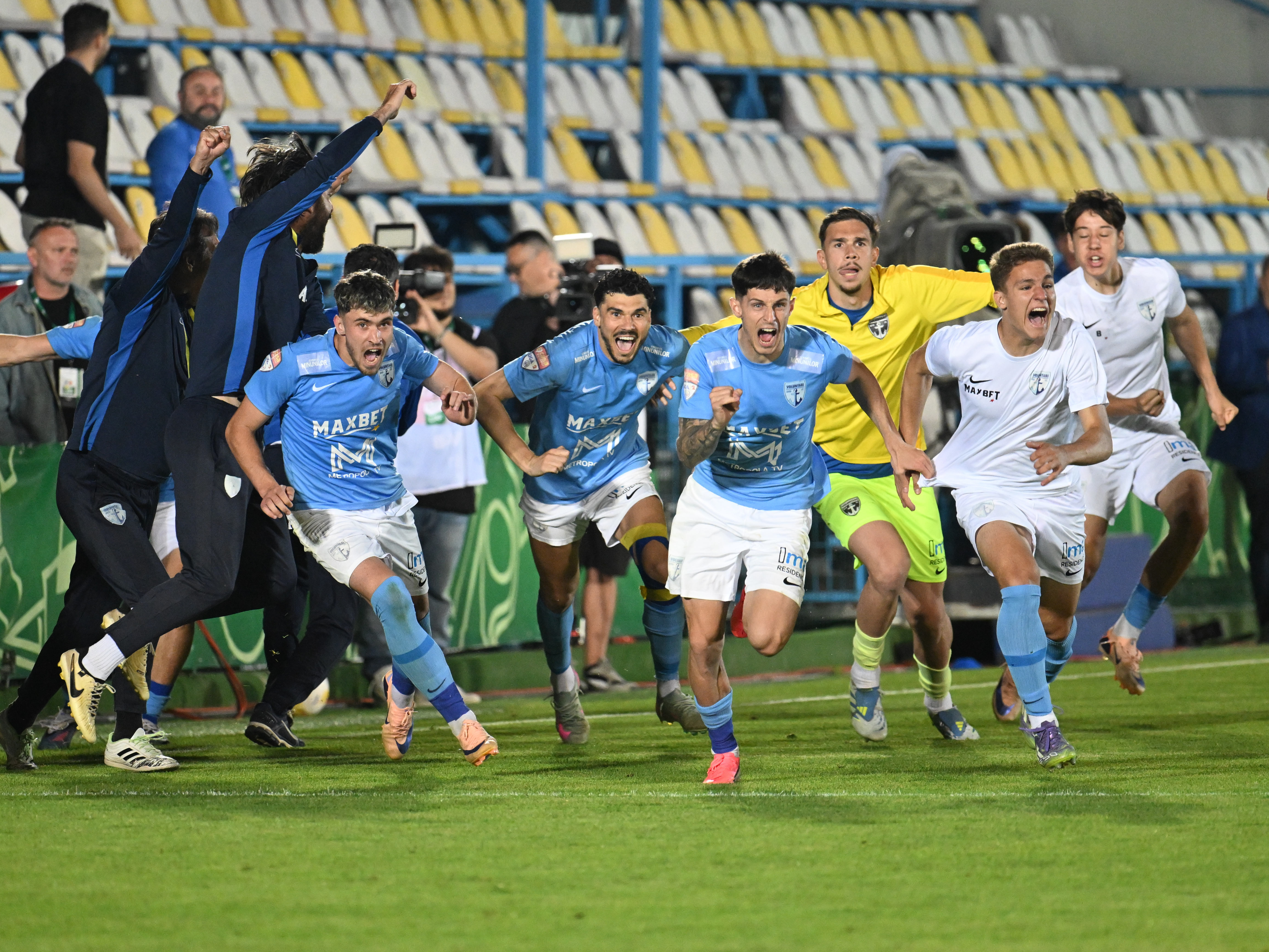 Imagine Stire Propus la FCSB, după ce a promovat în SuperLiga cu Voluntari! Mesaj pentru Gigi Becali: ”Calități extraordinare” | 2review.ro