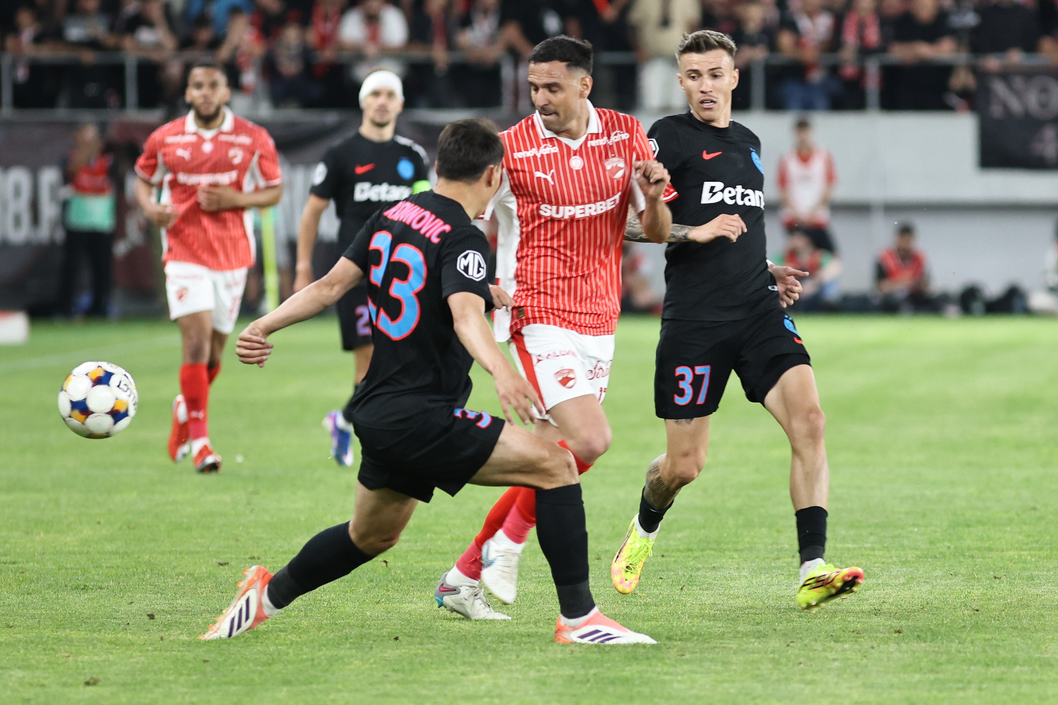 S-a terminat! Și-a anunțat plecarea, după ce a fost titular în barajul Dinamo - FCSB