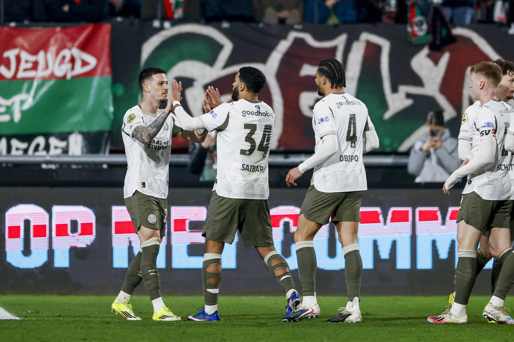 Bayern începe negocierile cu colegul lui Dennis Man!