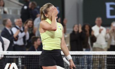 Maja Chwalinska bat Diana Shnaider (6-1, 6-3) et rejoint Mirra Andreeva en finale lors des Internationaux de France de Tennis de Roland Garros 2026
