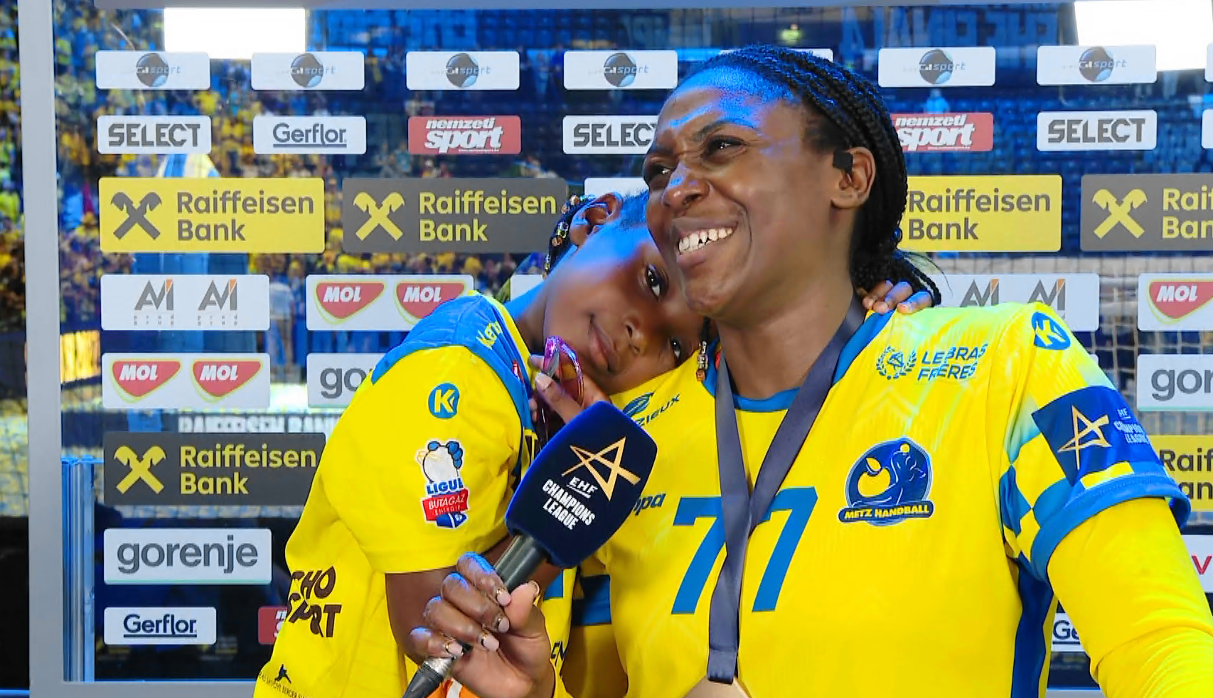 Grace Zaadi a apărut la interviu cu fiica sa, după ce a câștigat Champions League! Urmează transferul în România