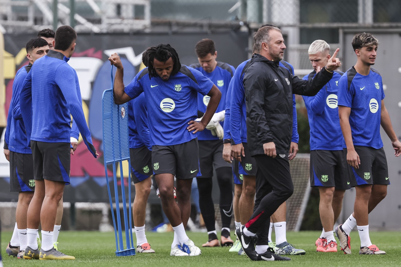 Hansi Flick nu-l mai vrea la Barcelona: clubul așteaptă 80.000.000 de euro pentru transfer