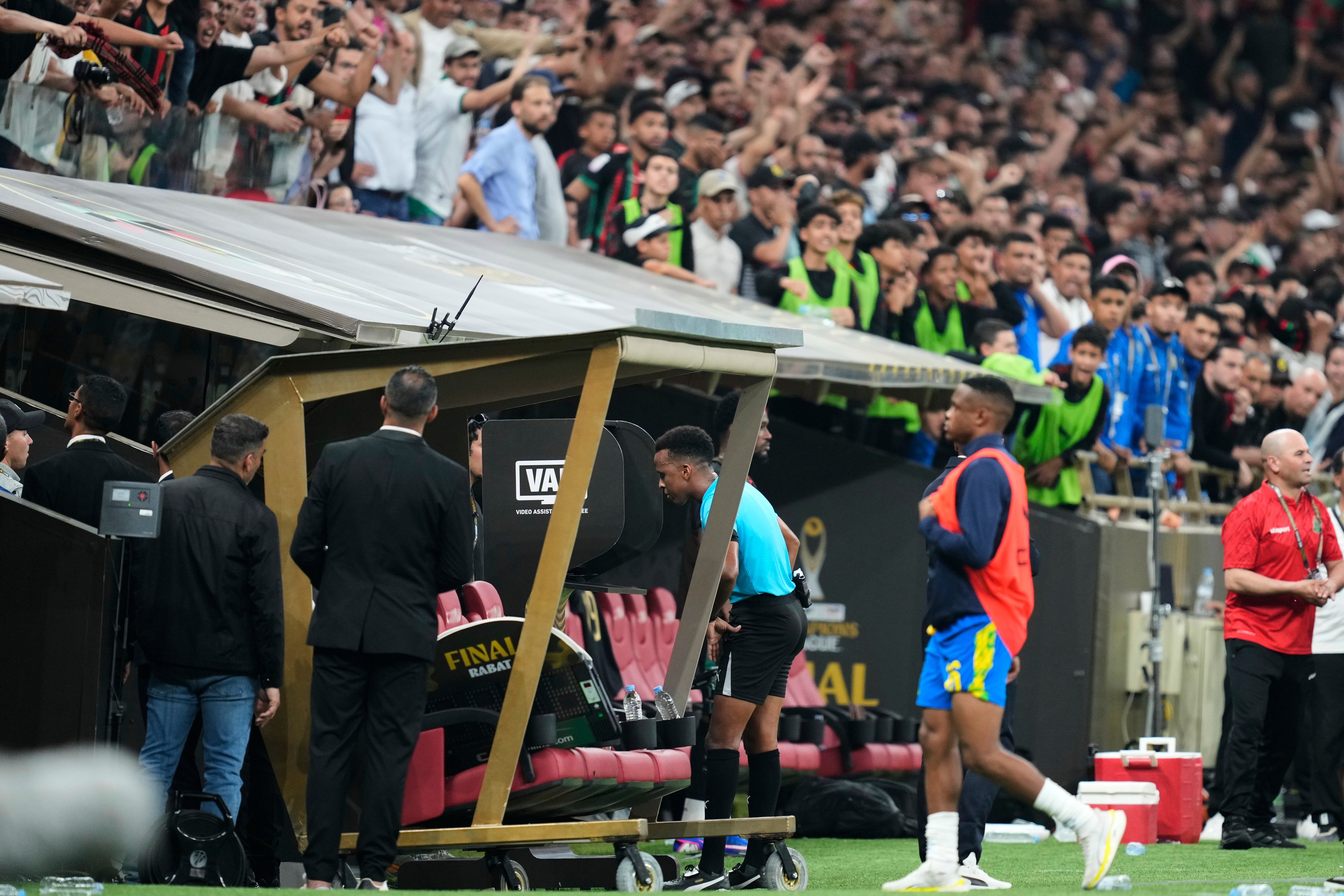 Neverosimil: convocat de FIFA să arbitreze la Cupa Mondială, i-a fost refuzată intrarea în America!