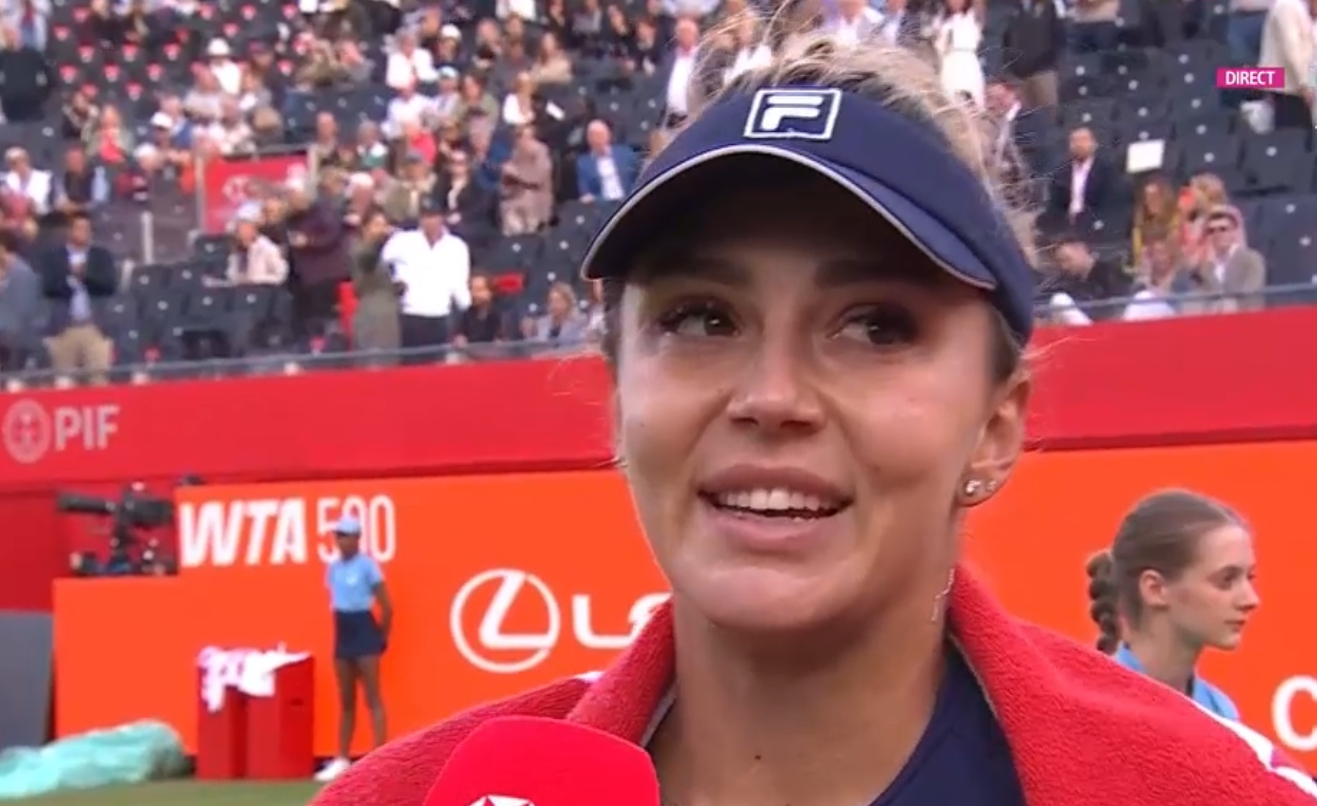 Ce victorie! Jaqueline Cristian a venit la microfon și i-a făcut pe toți englezii de la Queen's Club să aplaude