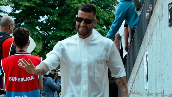 Ovidiu Popescu a semnat!
