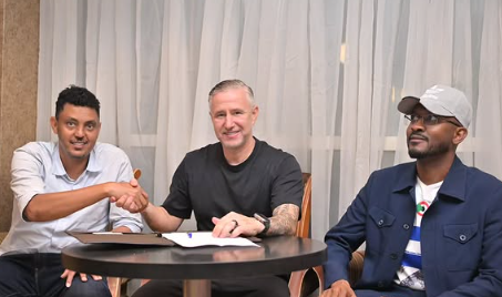 Laurențiu Reghecampf a semnat, imediat după ce a ieșit campion în două țări diferite!