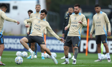 Argentina s defender Leonardo Balerdi (C) next forward Lionel Messi during a training session in Ezeiza, Buenos Aires Pr