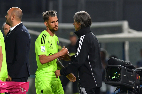 Pisa, Italy. 15th May, 2025. Marius Marin (Pisa) abd Head coach of Pisa Filippo Inzaghi during Pisa SC vs US Cremonese, Italian soccer Serie B match in Pisa, Italy, May 13 2025 Credit: Independent Photo Agency/Alamy Live News